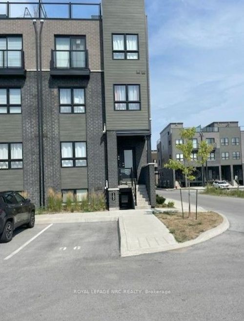 96-6705 Cropp St, Niagara Falls, ON, L2E0C1 | Card Image