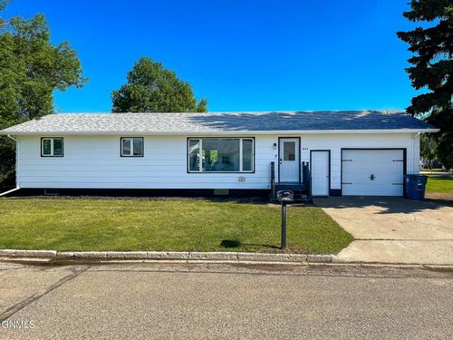 431 7th Ave Se, Stanley, ND, 58784-4421 | Card Image