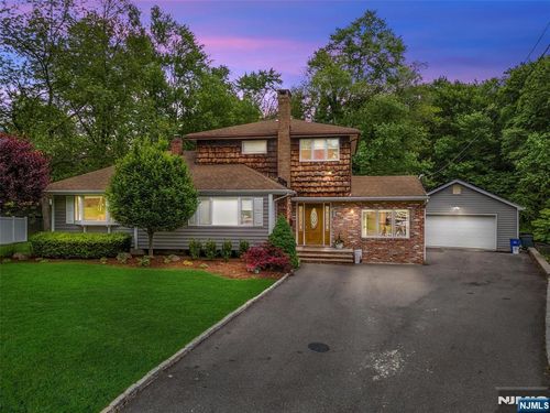 21 Lakeview Dr, Emerson, NJ, 07630-1317 | Card Image