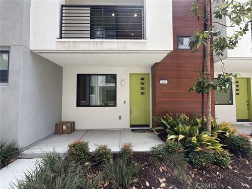 400 Transport, Tustin, CA, 92782-3760 | Card Image