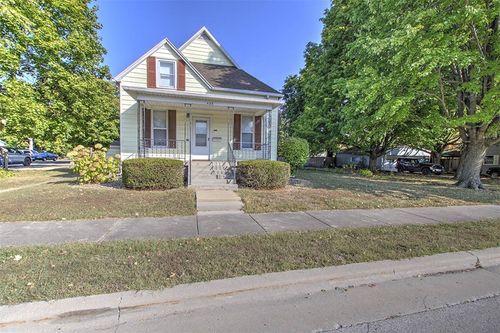 426 W Springfield Rd, Lovington, IL, 61937-9702 | Card Image