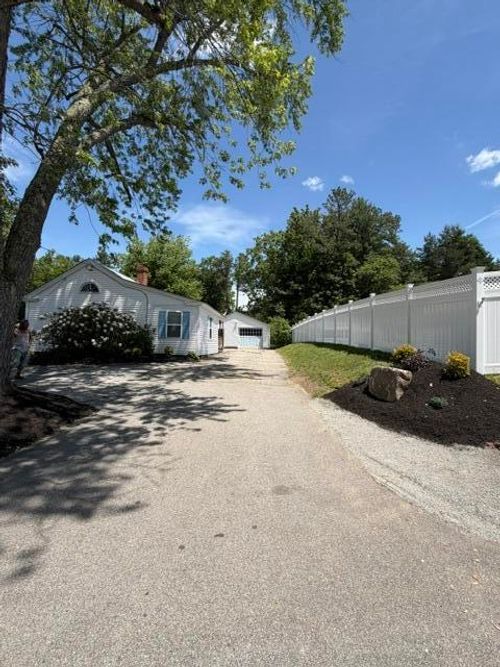 98 Rochester St, Berwick, ME, 03901-2256 | Card Image