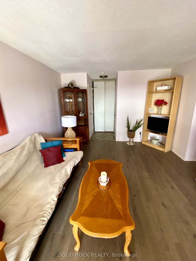 403 - 250 Brittany Dr, Condo with 3 bedrooms, 1 bathrooms and null parking in Ottawa ON | Image 10