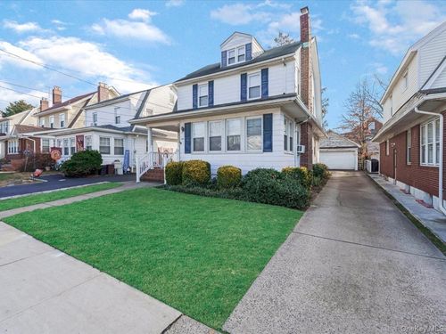 245 Plainfield Ave, Floral Park, NY, 11001-2734 | Card Image