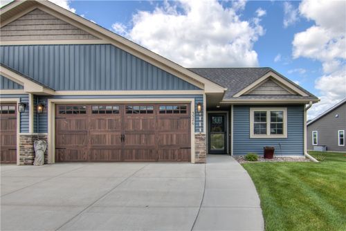 5526 Timber Bluff Blvd, Eau Claire, WI, 54701-1301 | Card Image