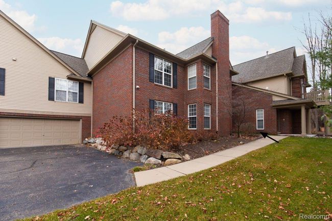 28460 Carlton Way Dr, Condo with 2 bedrooms, 2 bathrooms and null parking in Novi MI | Image 5
