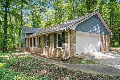 1050 Skyline Dr, Covington, GA, 30014-4887 | Card Image