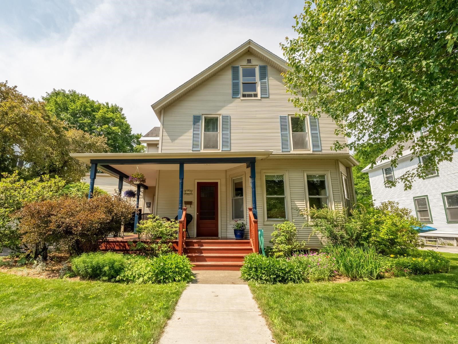 Randall St, Waterbury, VT 05676