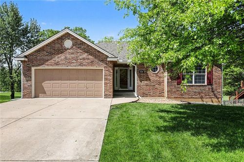 10208 N Spruce Avenue, Kansas City, MO, 64156 | Card Image