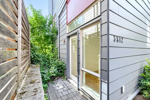 3812 Whitman Ave N, Seattle, WA, 98103-8724 | Card Image
