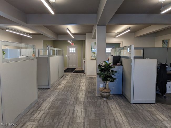 Occupied office example | Image 12