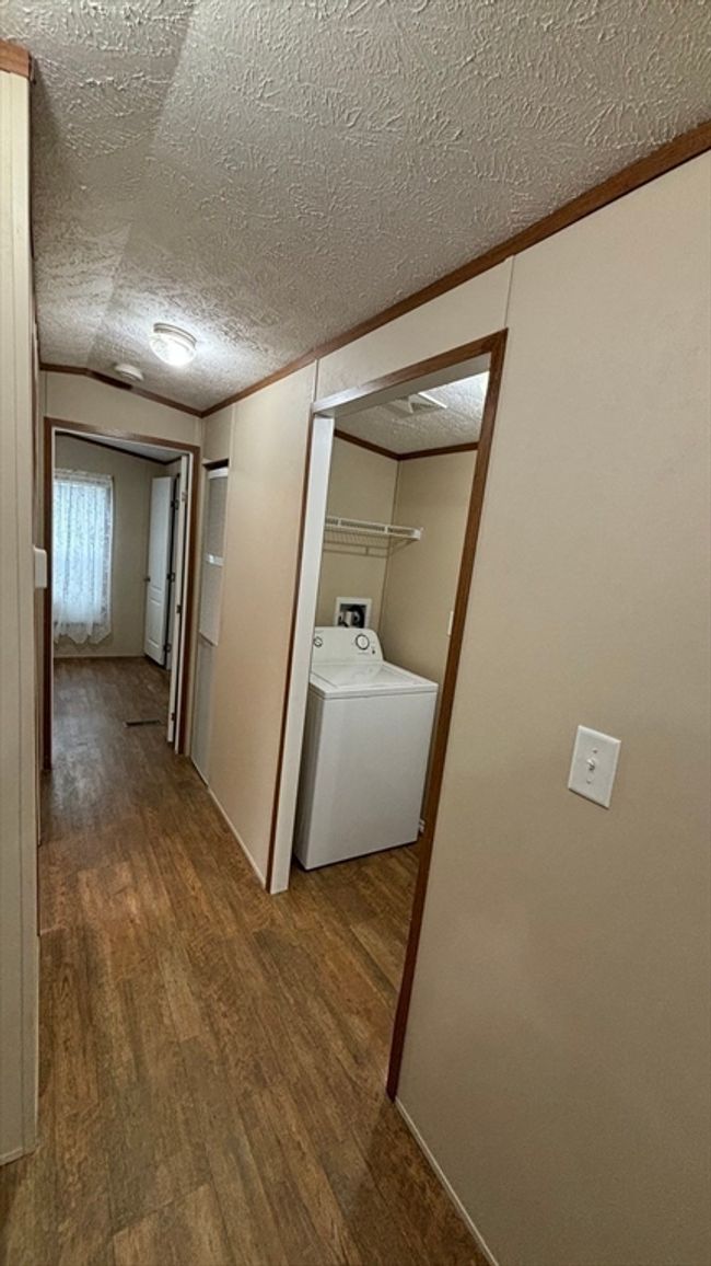 47 - 557 Sw Cutoff, House other with 2 bedrooms, 1 bathrooms and 2 parking in Worcester MA | Image 6