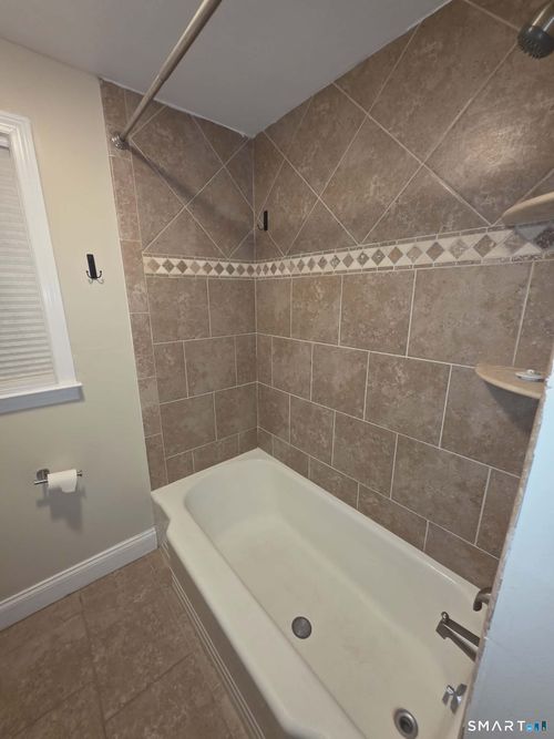 271 Gaylord Dr, Waterbury, CT, 06708-2112 | Card Image