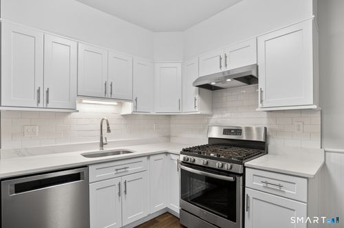 95 Parrott Ave, Bridgeport, CT, 06606-5422 | Card Image