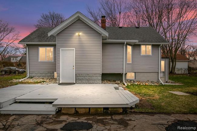 885 Parkwood Avenue, Home with 3 bedrooms, 2 bathrooms and null parking in Ypsilanti Twp MI | Image 1