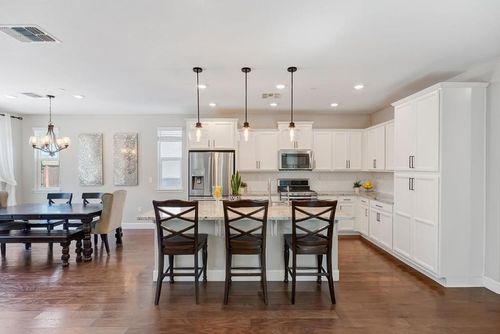 2551 Apricot Way, Gilroy, CA, 95020-7585 | Card Image