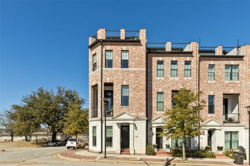 916 W Peach St, Fort Worth, TX, 76102-1831 | Card Image