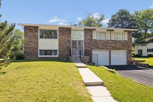 7025 Roberts Dr, Woodridge, IL, 60517-1908 | Card Image