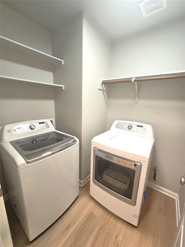 1907 Lazy Hollow Ln, House other with 3 bedrooms, 2 bathrooms and 2 parking in Pearland TX | Image 6