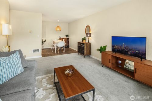208-750 N 143rd St, Seattle, WA, 98133-6945 | Card Image
