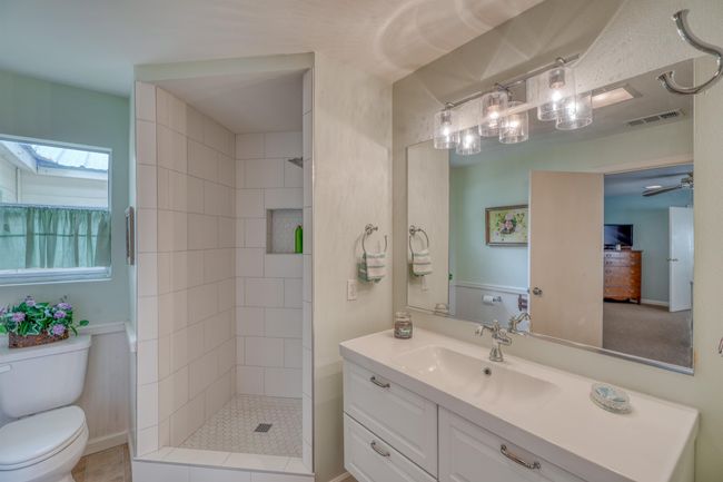 1833 Highland Dr, House other with 3 bedrooms, 2 bathrooms and null parking in Highland Haven TX | Image 15