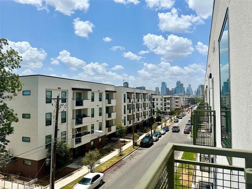 unit-305-1800 E 4th St, Austin, TX, 78702-4526 | Card Image