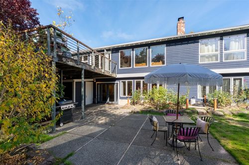 bsment-8215 Ne 115th Place, Kirkland, WA, 98034 | Card Image
