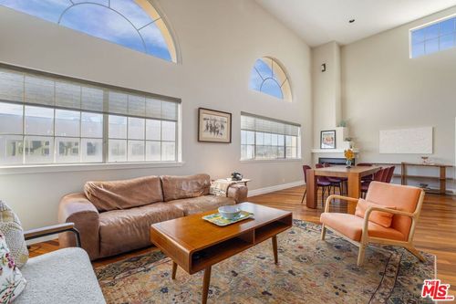 304-10824 Bloomfield St, Toluca Lake, CA, 91602-2810 | Card Image