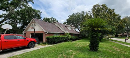 9220 Kingsridge Dr, TEMPLE TERRACE, FL, 33637-4927 | Card Image