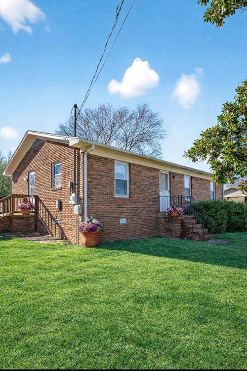 268 Fairview Cir, Sparta, TN, 38583-7271 | Card Image