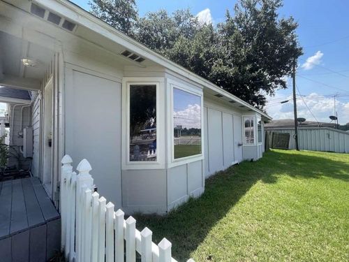 25-605 S Main St, Highlands, TX, 77562-4231 | Card Image