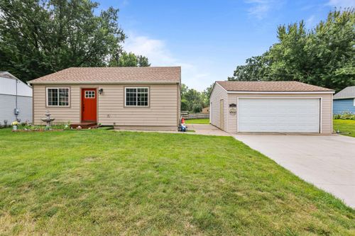 611 Stillwater Rd, Willernie, MN, 55090-4401 | Card Image