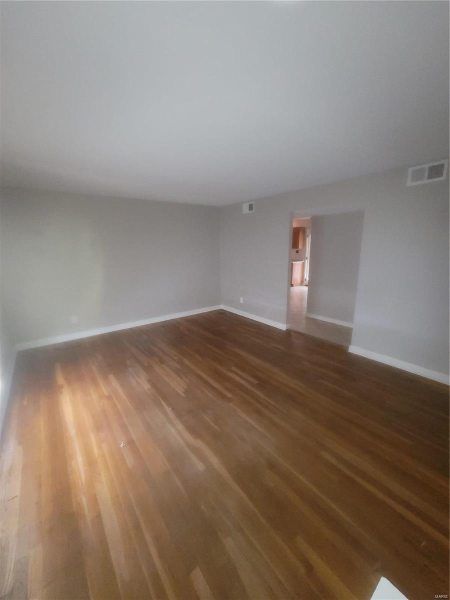 Nathan Dr, Saint Louis, MO 63136