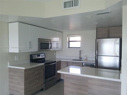 510-8290 Lake Dr, Doral, FL, 33166-7820 | Card Image