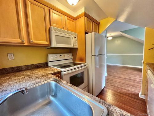 2-7 Ferndale Place, Mamaroneck, NY, 10538 | Card Image