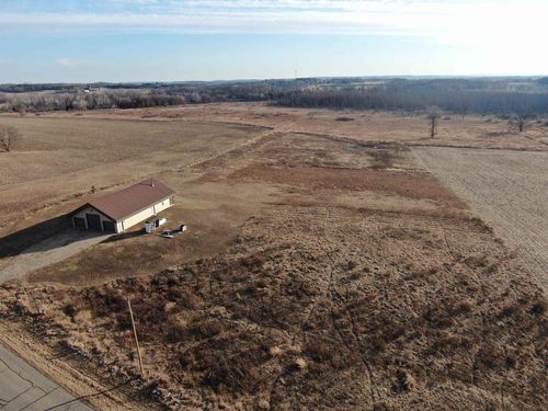 W6775 Gale Dr, ENDEAVOR, WI, 53930-9420 | Card Image