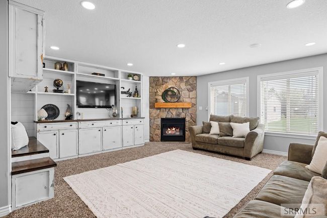 Living Room | Image 18