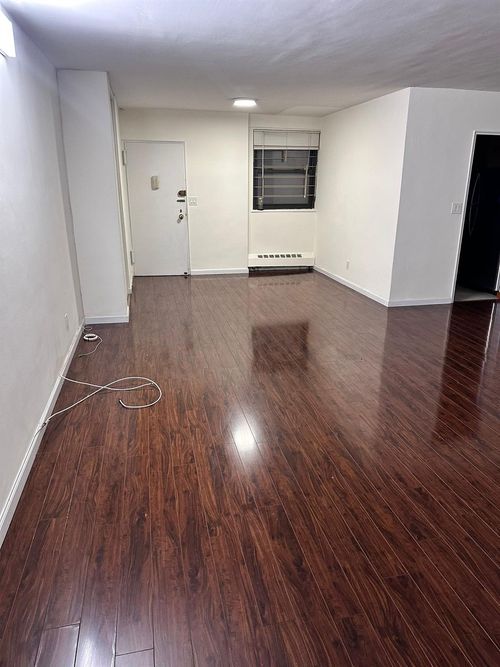 apt-5j-6145 98th St, Rego Park, NY, 11374-1428 | Card Image