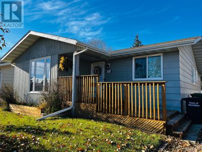 4833 Airport Dr, House other with 5 bedrooms, 2 bathrooms and 3 parking in Vermilion AB | Image 1