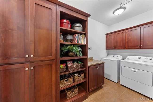 Pantry + Laundry | Image 24