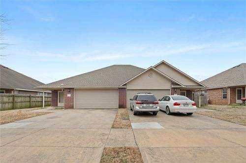 1667 N Evening Shade Dr, Fayetteville, AR, 72703-1278 | Card Image