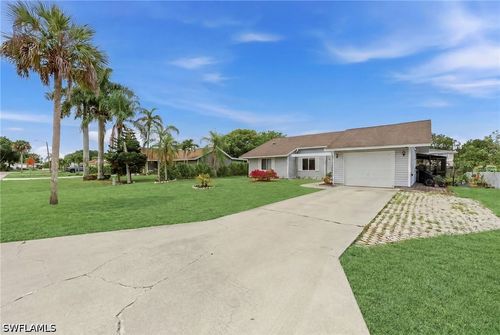 10333 Sandy Hollow Ln, Bonita Springs, FL, 34135-6678 | Card Image