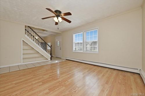 113 Hickory Ln, Levittown, NY, 11756-3300 | Card Image