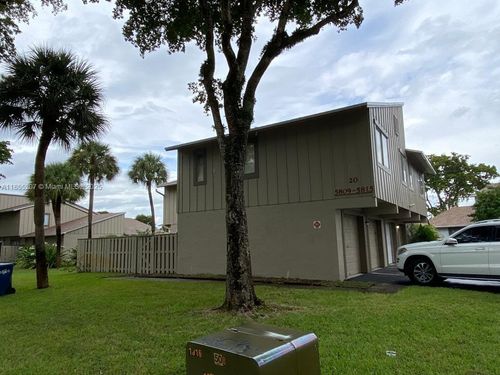 b-5811 Nw 21st St, Lauderhill, FL, 33313-7601 | Card Image