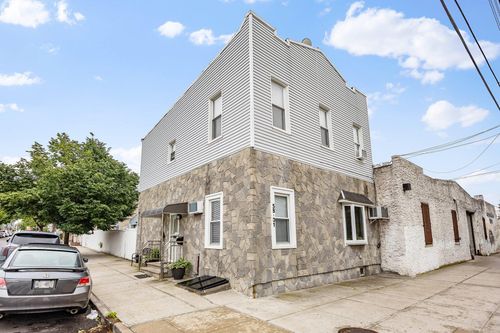 5801 59th St, Maspeth, NY, 11378-2715 | Card Image