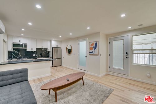 b-9042 Phyllis Ave, West Hollywood, CA, 90069-4414 | Card Image