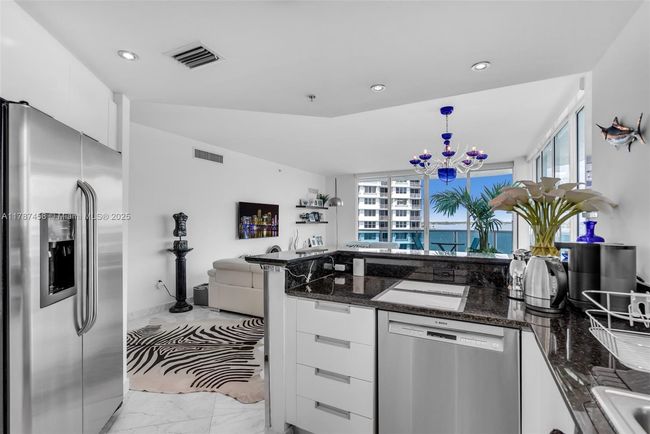 APT-1002 - 1881 79 Th Street Cswy, Condo with 2 bedrooms, 3 bathrooms and null parking in North Bay Village FL | Image 5