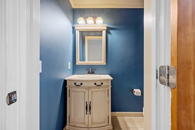 82 Central Tpke, House other with 4 bedrooms, 3 bathrooms and 10 parking in Sutton MA | Image 21