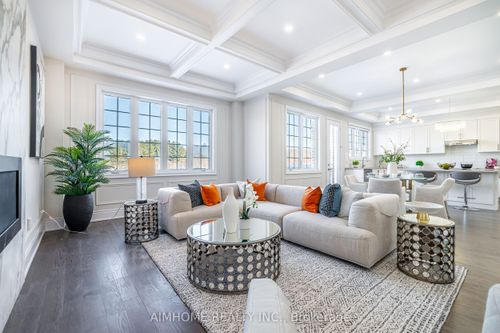 122 Scrivener Drive, Aurora, ON, L4G0Y8 | Card Image