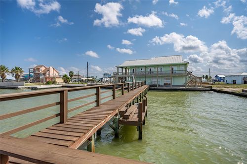740 Copano Cove Rd, Rockport, TX, 78382-9526 | Card Image
